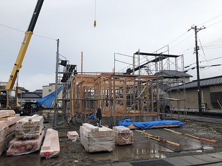 新築　注文住宅　木造二階建て　木造在来工法　建方　上棟
