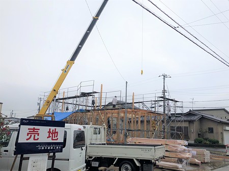 新築　注文住宅　木造二階建て　木造在来工法　建方　上棟